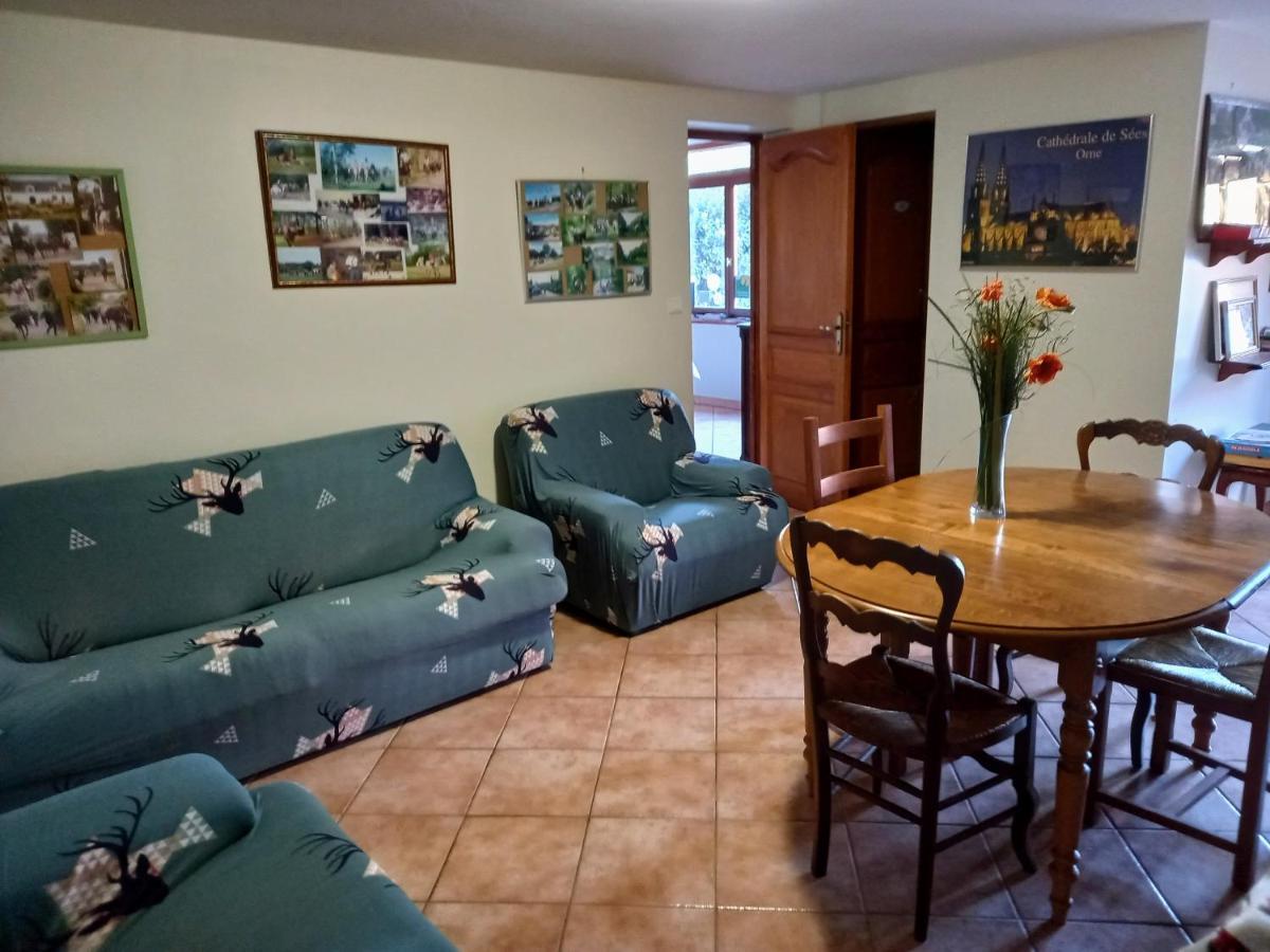 La Ferme Des Tertres La Chapelle-pres-Sees Exterior foto
